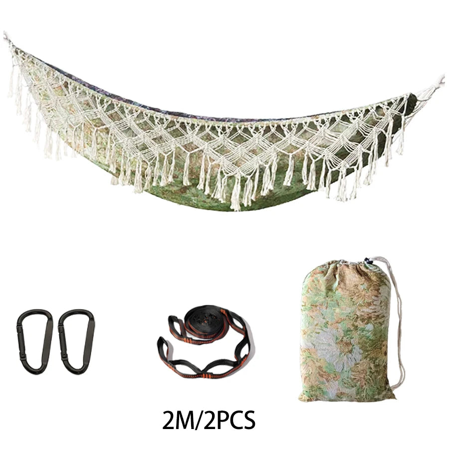 The new Bohemian-style fringed single-person and double-person hammocks are suitable for outdoor garden camping. They come with